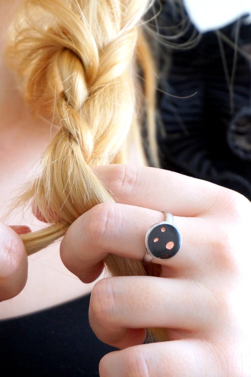 Bague noir pois