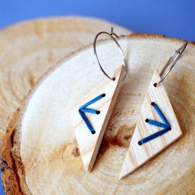 Bo triangle broderie bleu