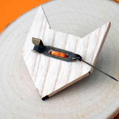 Broche loup dos