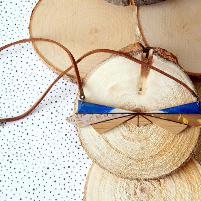 Collier bleu or blanc