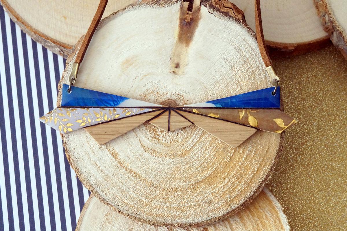 Collier bleu or blanc