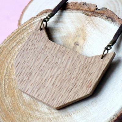 Collier chat rose dos