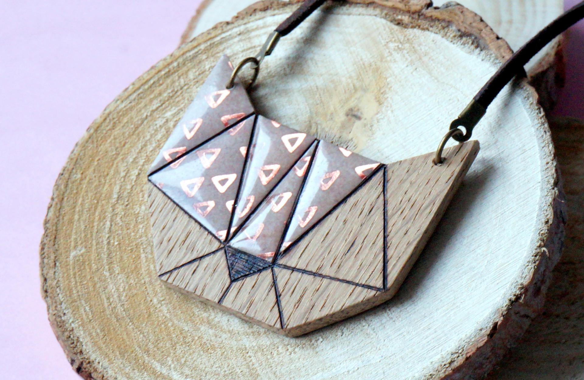 Collier chat rose trigle irise