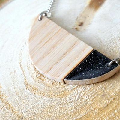 Collier demi cercle mini noir