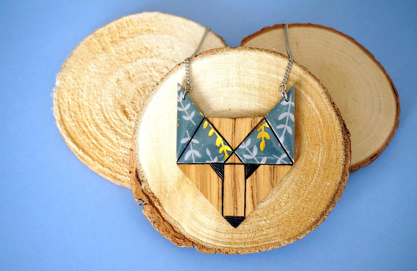 Collier loup gris bleu