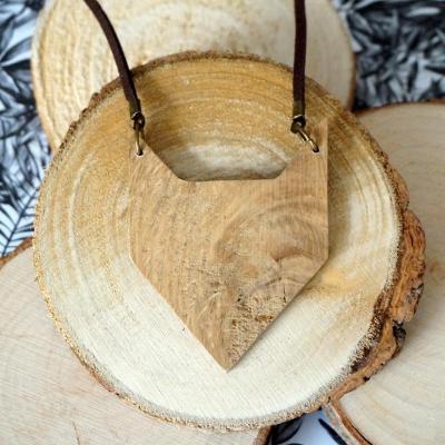 Collier loup jaune fleurs or