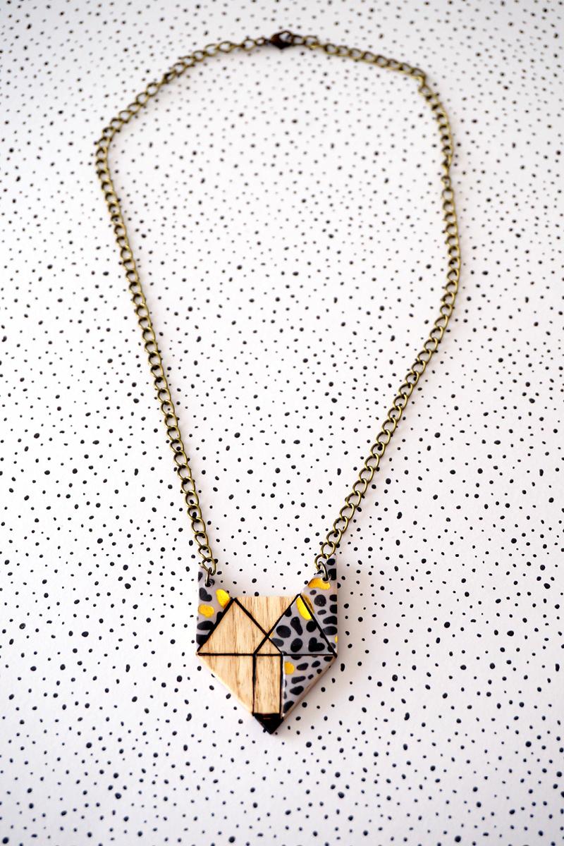 Collier loup petit format blanc noir or