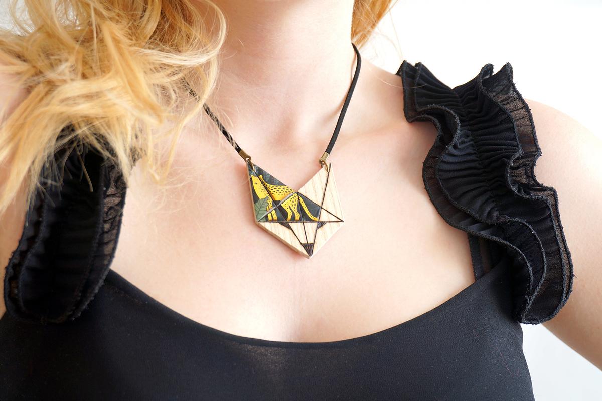 Collier renard panthère or noir vert