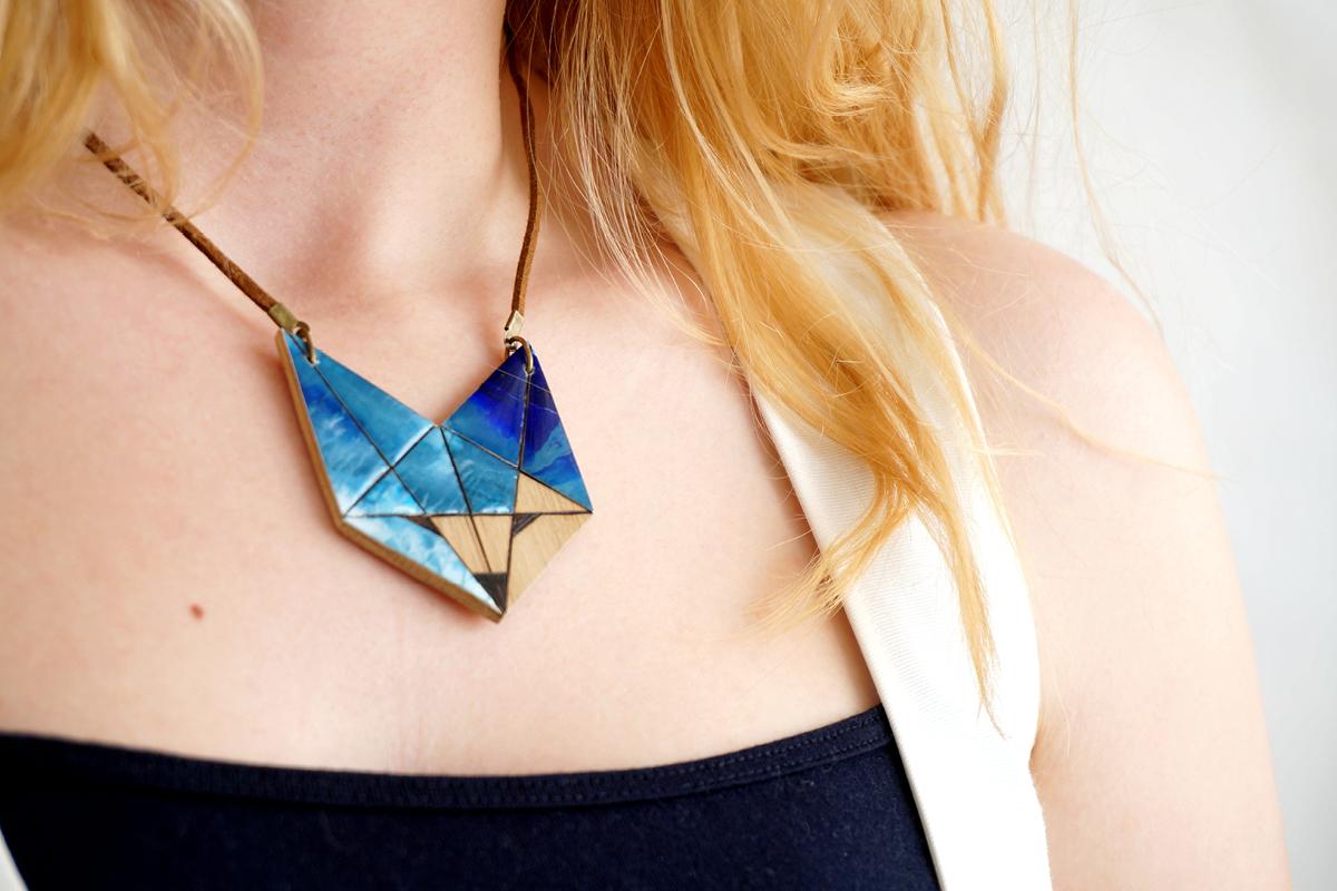 Collier renard peinture bleu