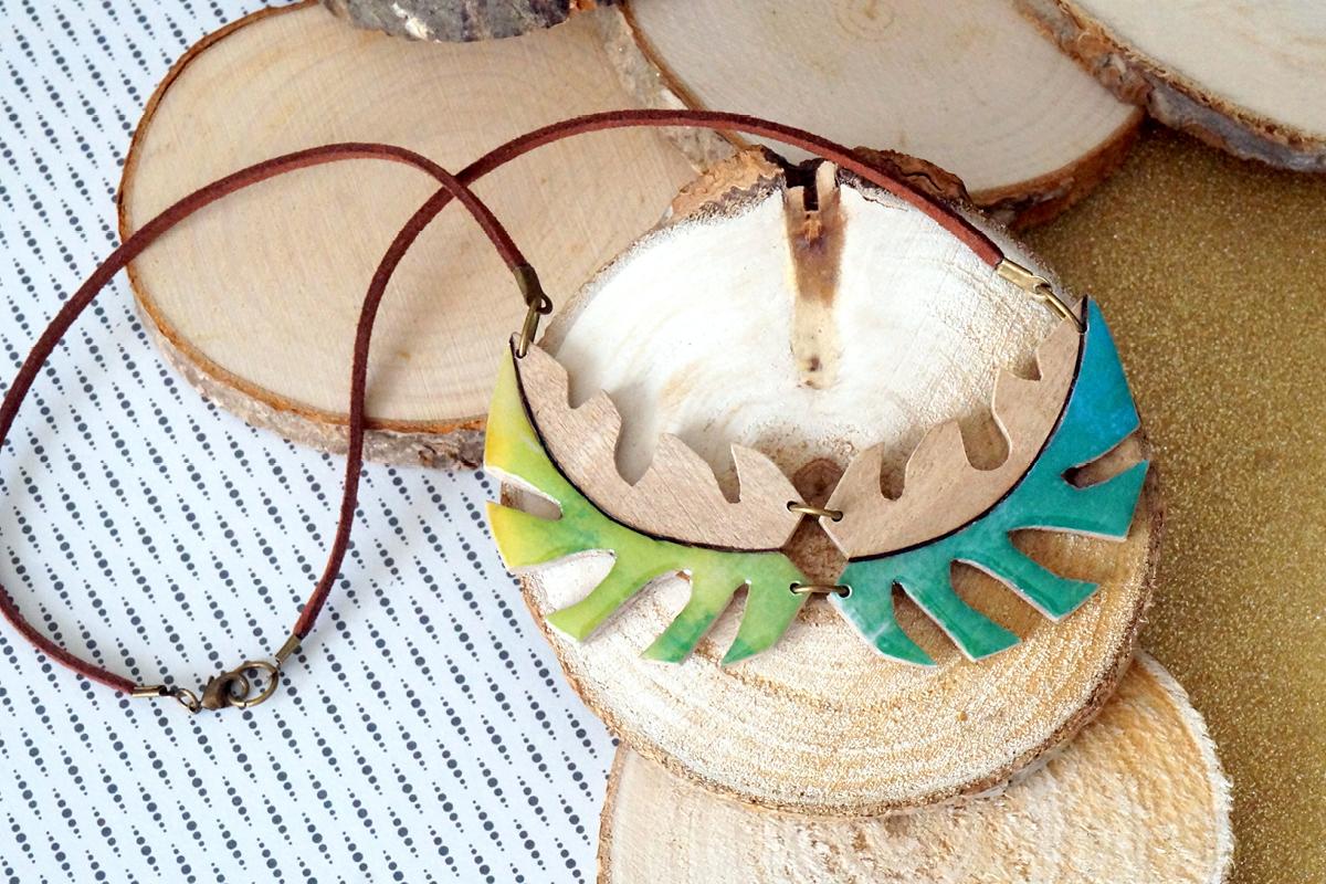 Collier tropical vert jaune suédine