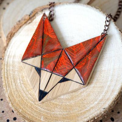 Renard marron motif feuillage orange
