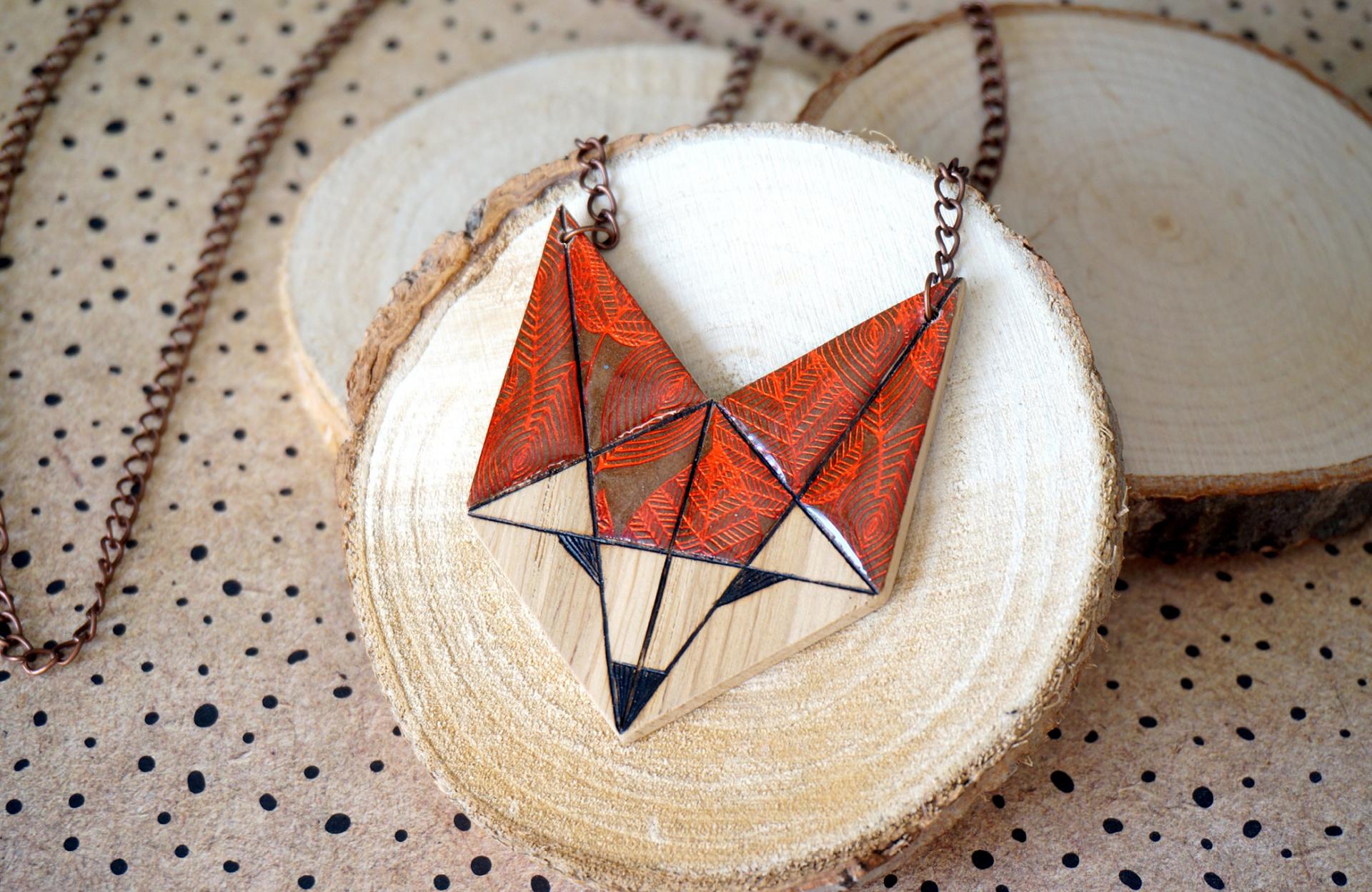 Renard marron motif feuilles orange
