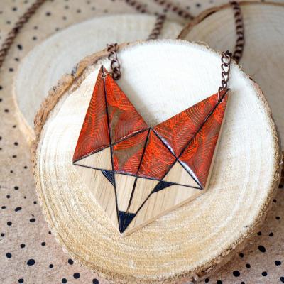 Renard marron motif feuilles orange
