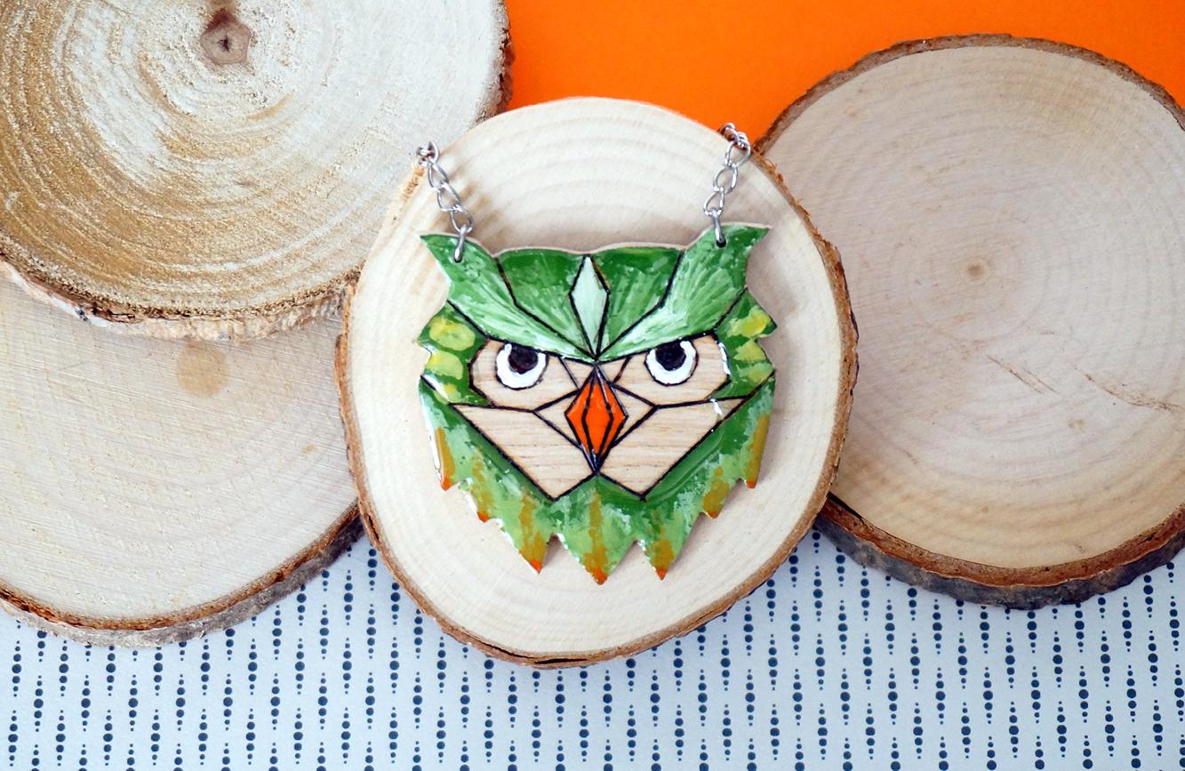 Sautoir hibou vert orange